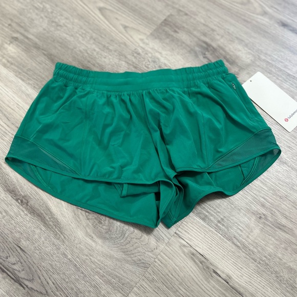 lululemon athletica Pants - Lululemon Hotty Hot LR Short 2.5 size 10